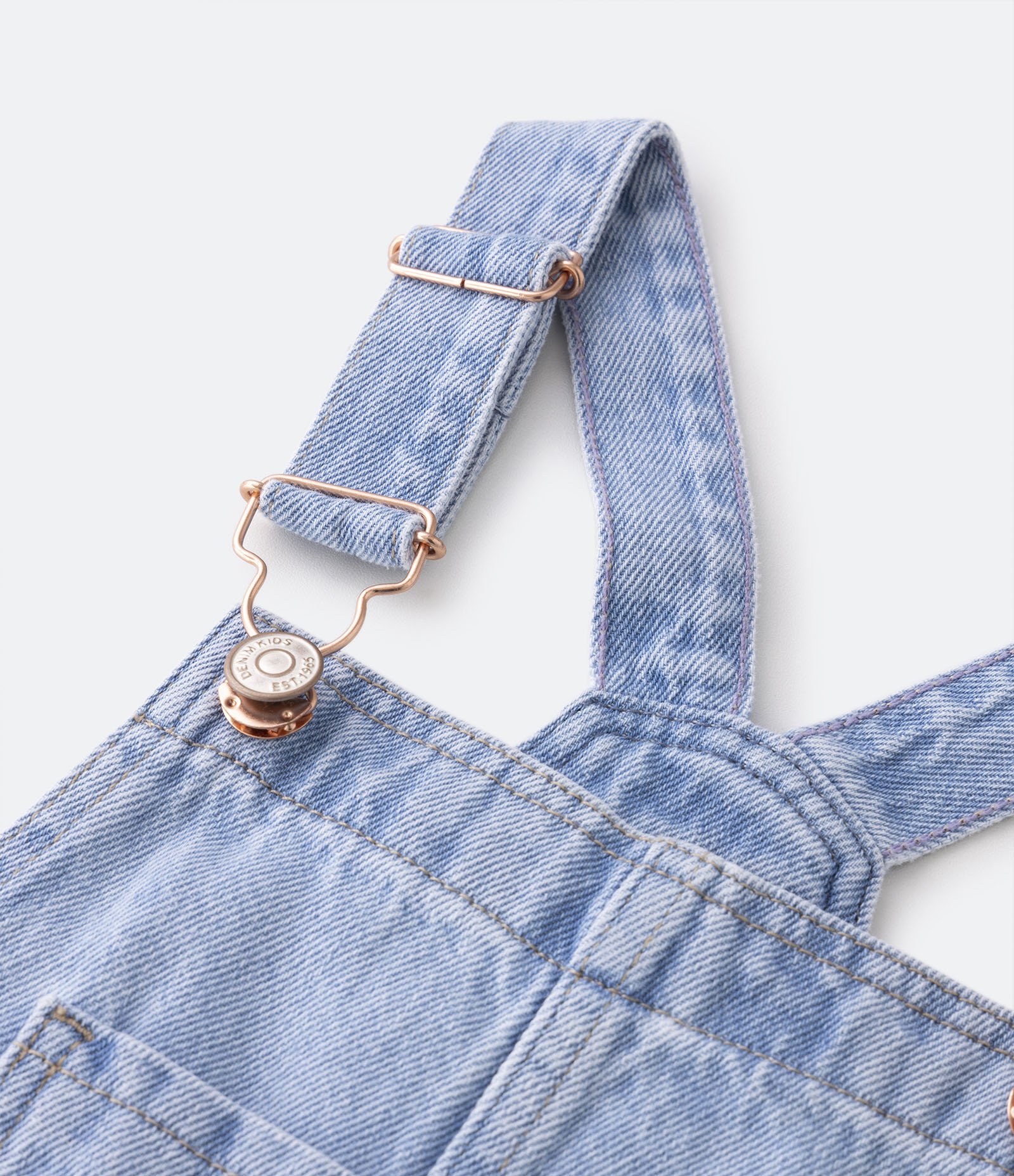 Jardineira Wide Leg Infantil em Jeans com Puídos - Tam 5 a 14 anos Azul 3