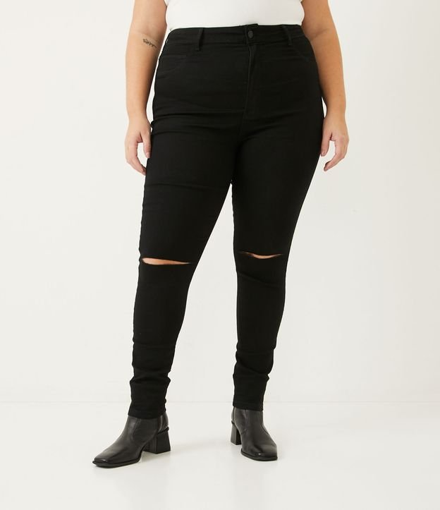 Calça Skinny Jeans com Rasgo Curve & Plus Size Preto 1