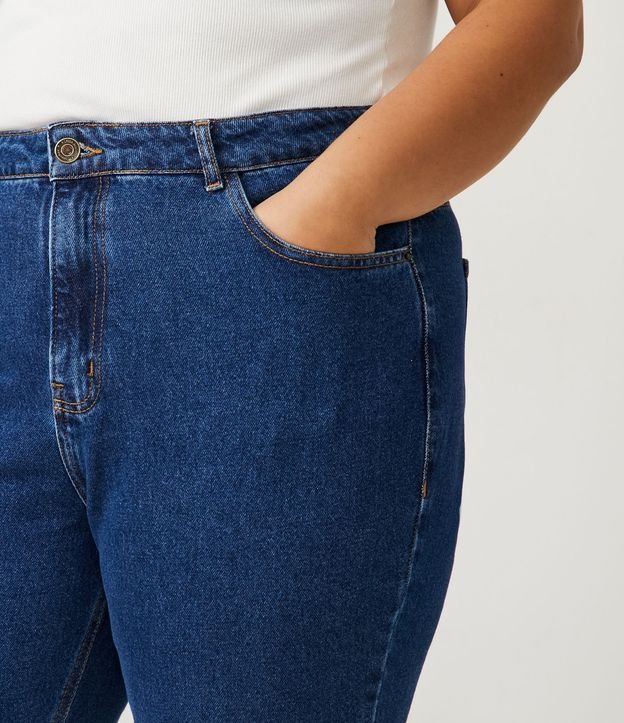 Calça Mom em Jeans Curve & Plus Size Azul 4