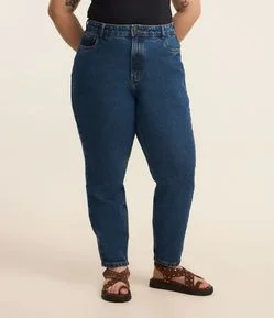 Calça Mom em Jeans Estonado Curve & Plus Size