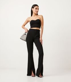 Calça Flare em Ponto Roma com Frisos e Fendas