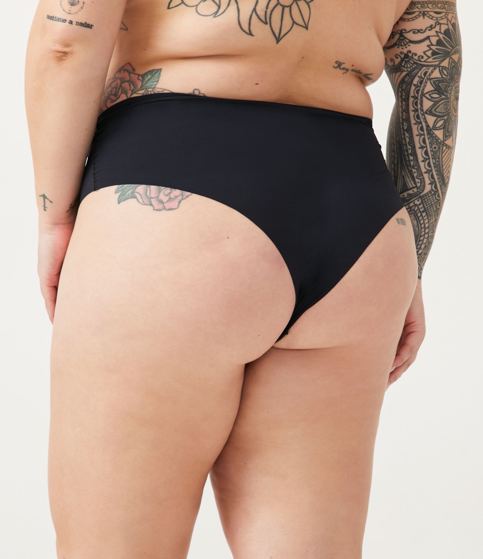 Calcinha Biquíni Conforto com Corte a Fio Curve & Plus Size Preto 2