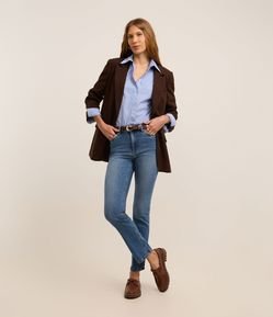 Calça Reta Jeans com Cintura Média e Bolsos