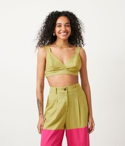 Blusa Regata Cropped com Elástico na Alça e Busto Marcado