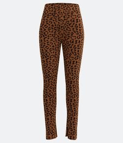 Calça Legging em Jacquard com Fendas e Estampa Animal Print Onça