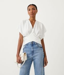 Blusa em Malha Texturizada com Transpasse