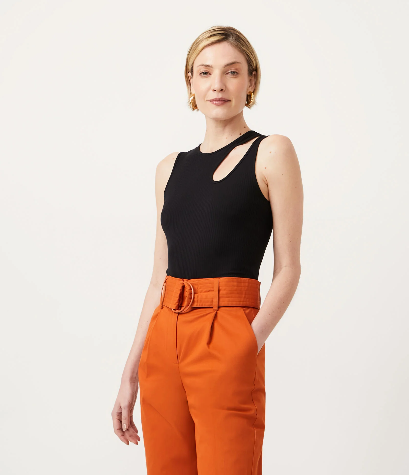 Blusa Regata em Ribana com Detalhe Vazado no Ombro Preto 1