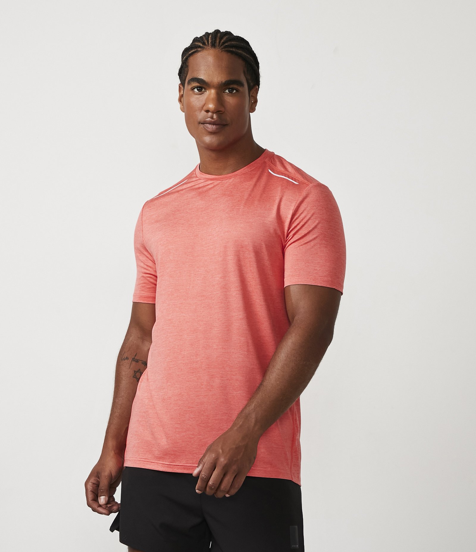 Camiseta Esportiva com Tecnologia Dry e Detalhes Refletivos Rosa Coral 1