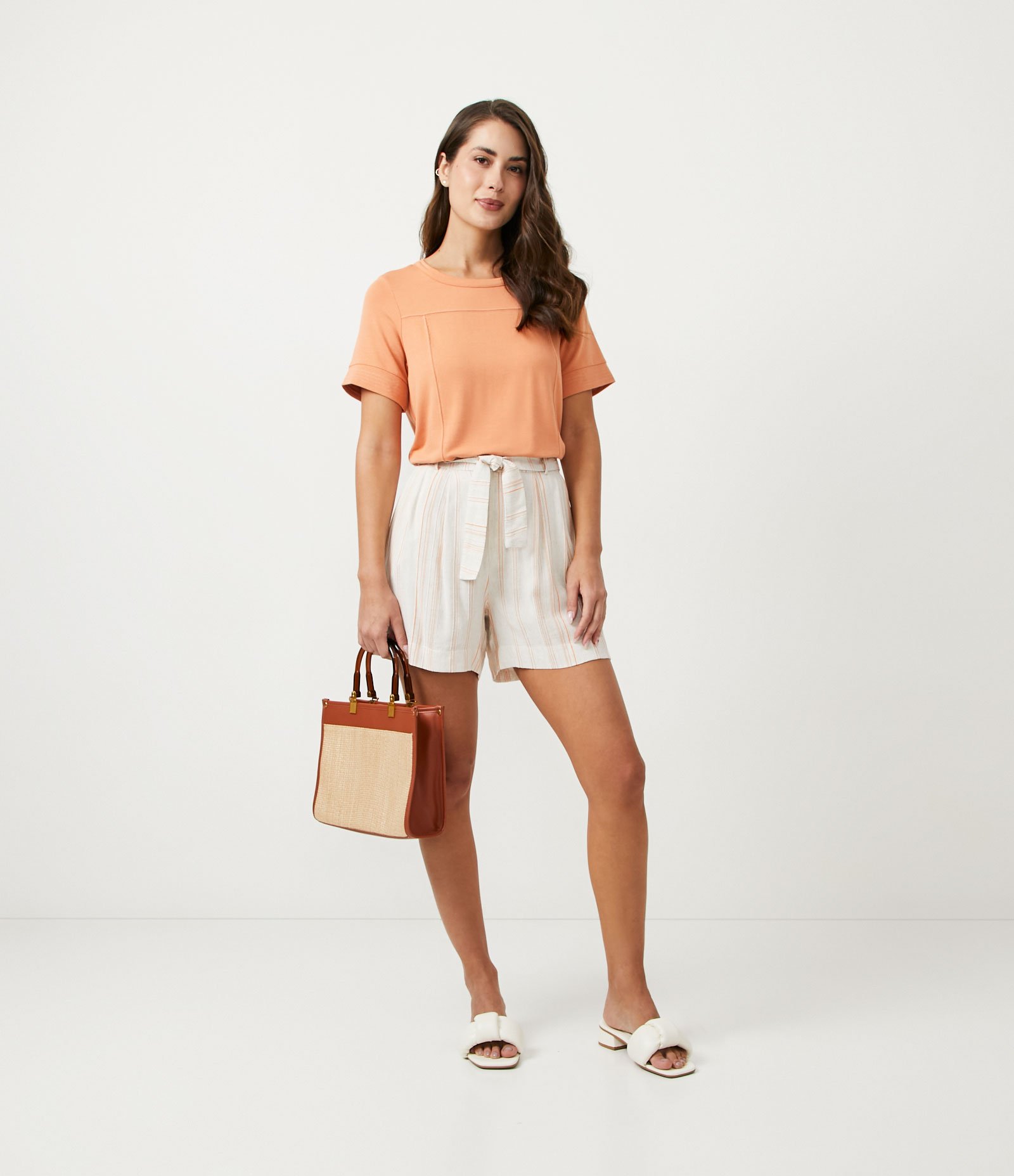 Camiseta em Viscose com Recortes 2
