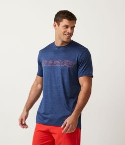 Camiseta Esportiva com Estampa em Lettering