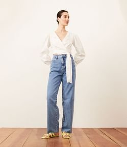 Calça Reta Jeans com Cintura Alta e Costura Ondulada