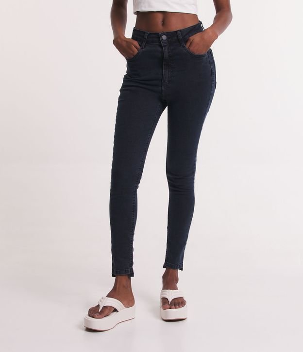 Calça Skinny Superelástica em Jeans com Barra Diferenciada Preto