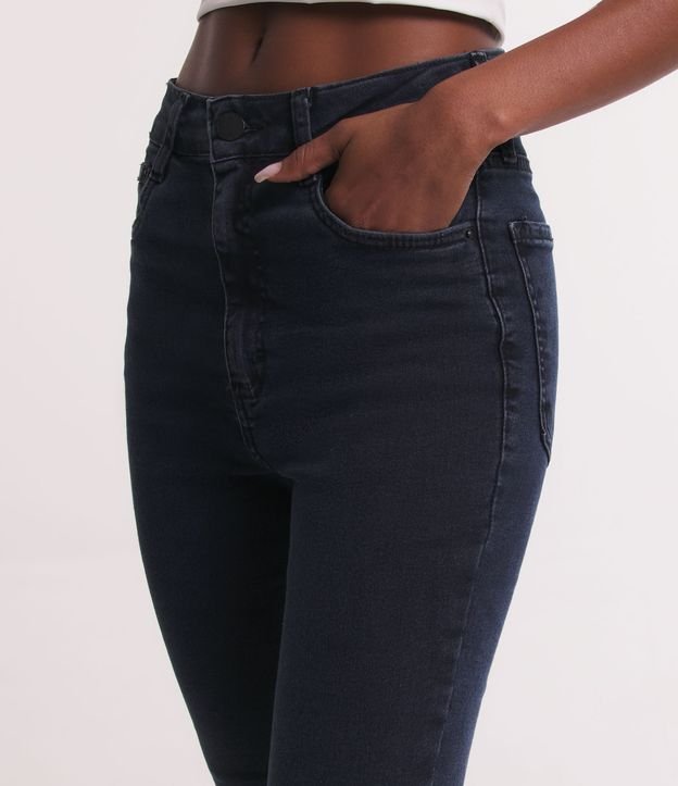 Calça Skinny Superelástica em Jeans com Barra Diferenciada Preto 4