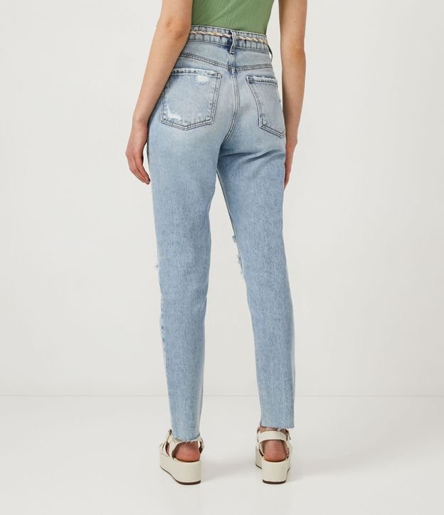 Pantalón Mom en Jeans con Cinturón-Cordón y Rasgos Azul 3