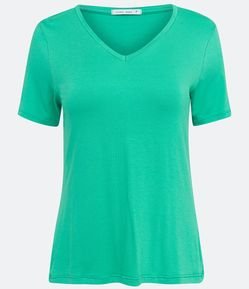Blusa Básica em Viscose com Decote V