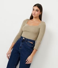 Blusa em Tricô com Decote Coração e Ombreirinhas