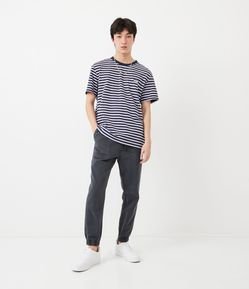 Calça Jogger em Sarja com Bolso Carpinteiro