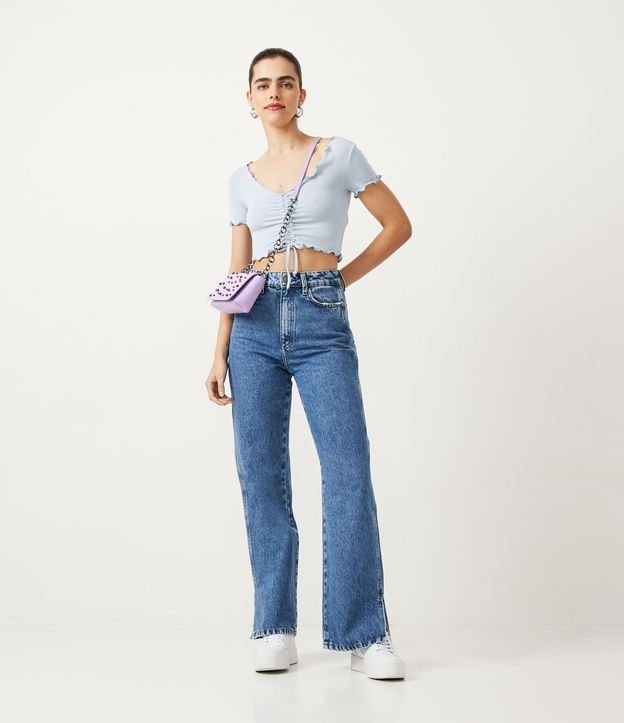 Blusa Cropped en Viscosa Acanalada con Manga Corta y Lazo Delantero Azul 2