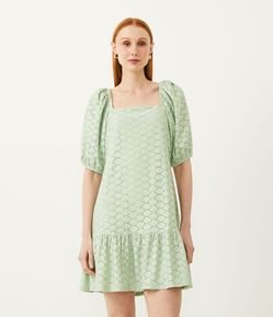 Vestido Curto em Laise com Manga Bufante e Babado na Barra