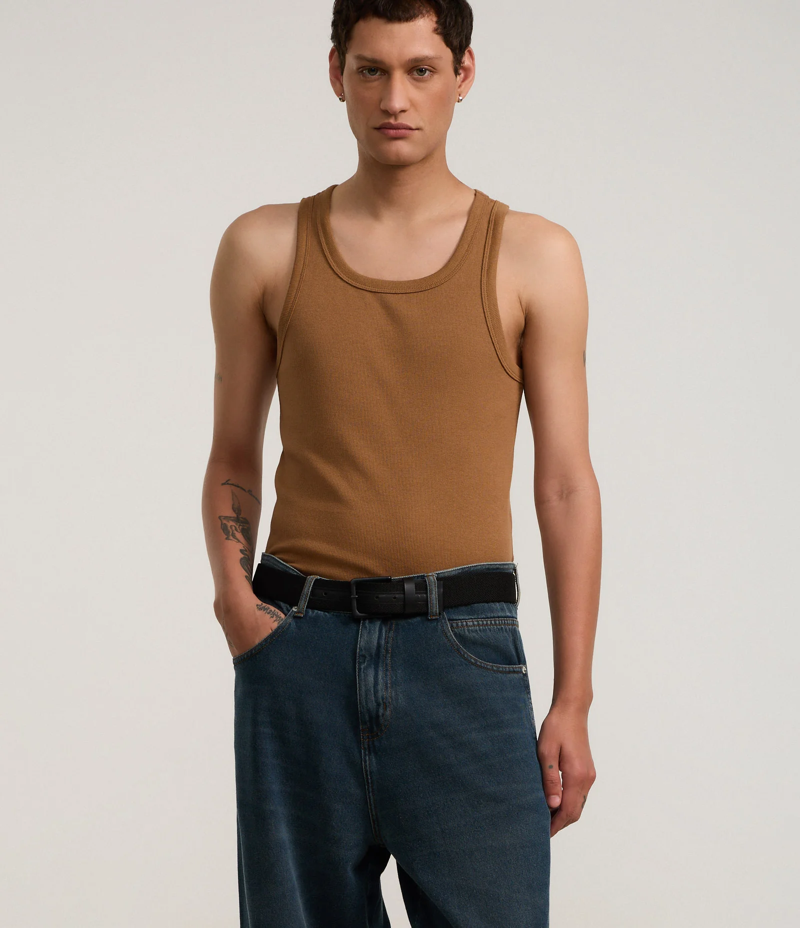 Cinto Texturizado com Fivela Quadrada e Detalhes em Pu Preto 1