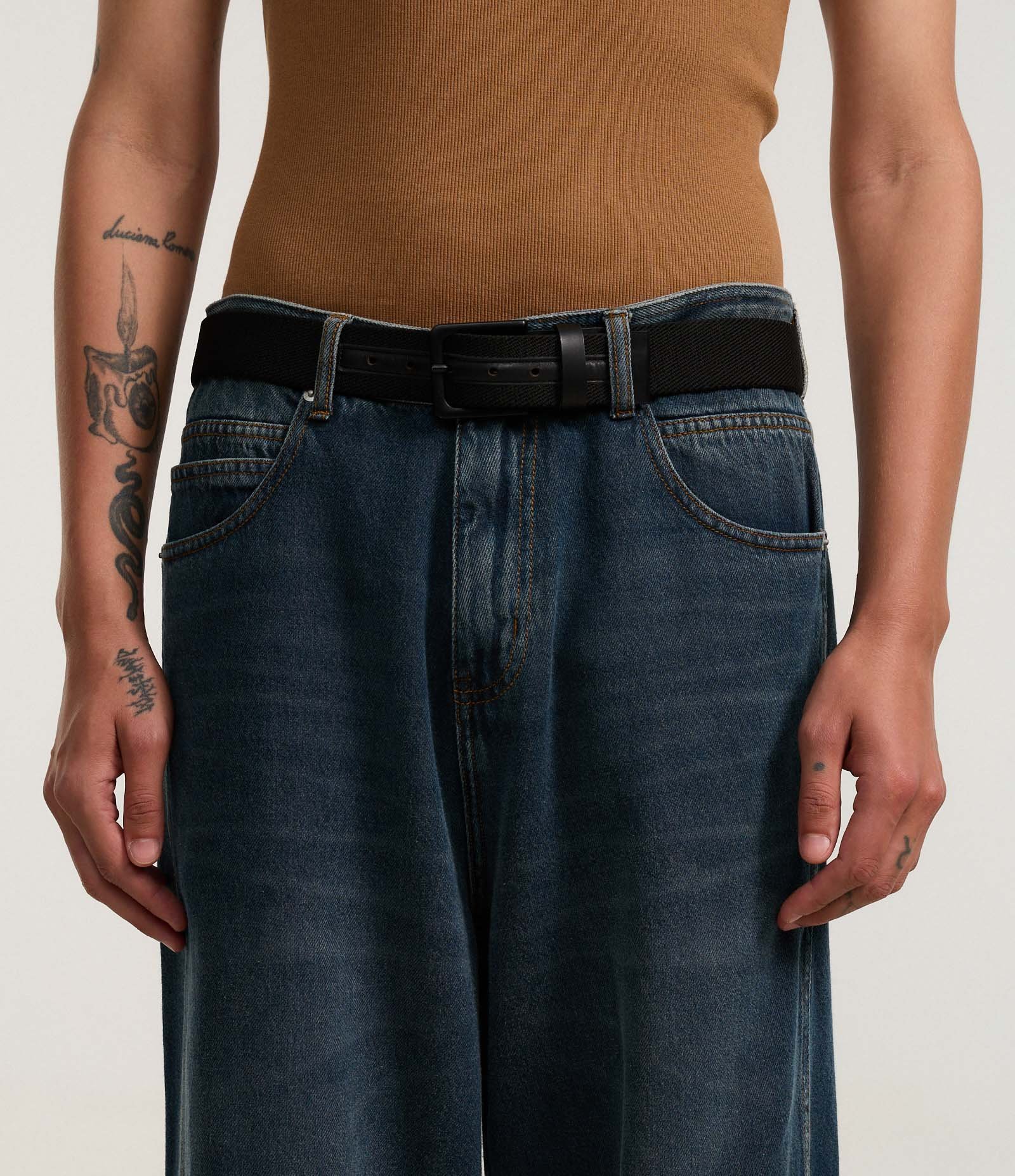 Cinto Texturizado com Fivela Quadrada e Detalhes em Pu Preto 2