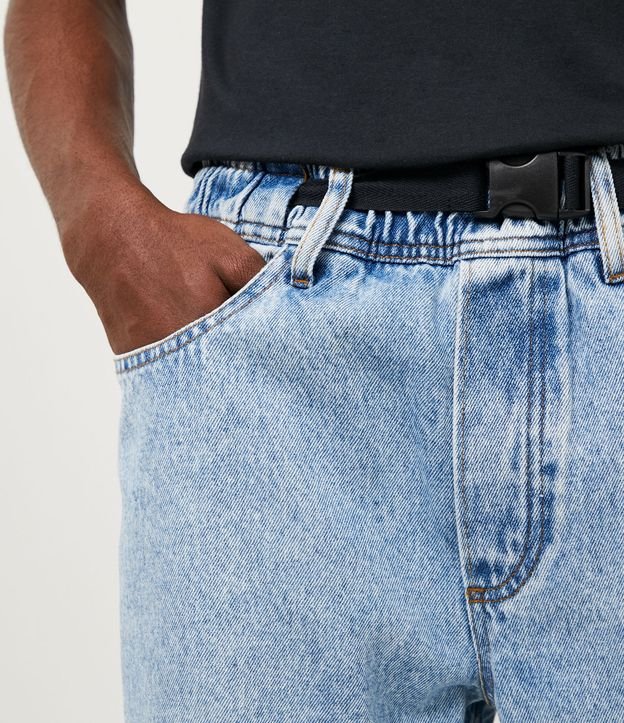 Calça Jeans Marmorizada com Cinto Tático Azul 4