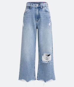 Calça Pantacourt Jeans com Puídos e Pences