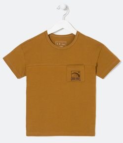 Camiseta Infantil com Estampa no Bolsinho - Tam 5 a 14 anos