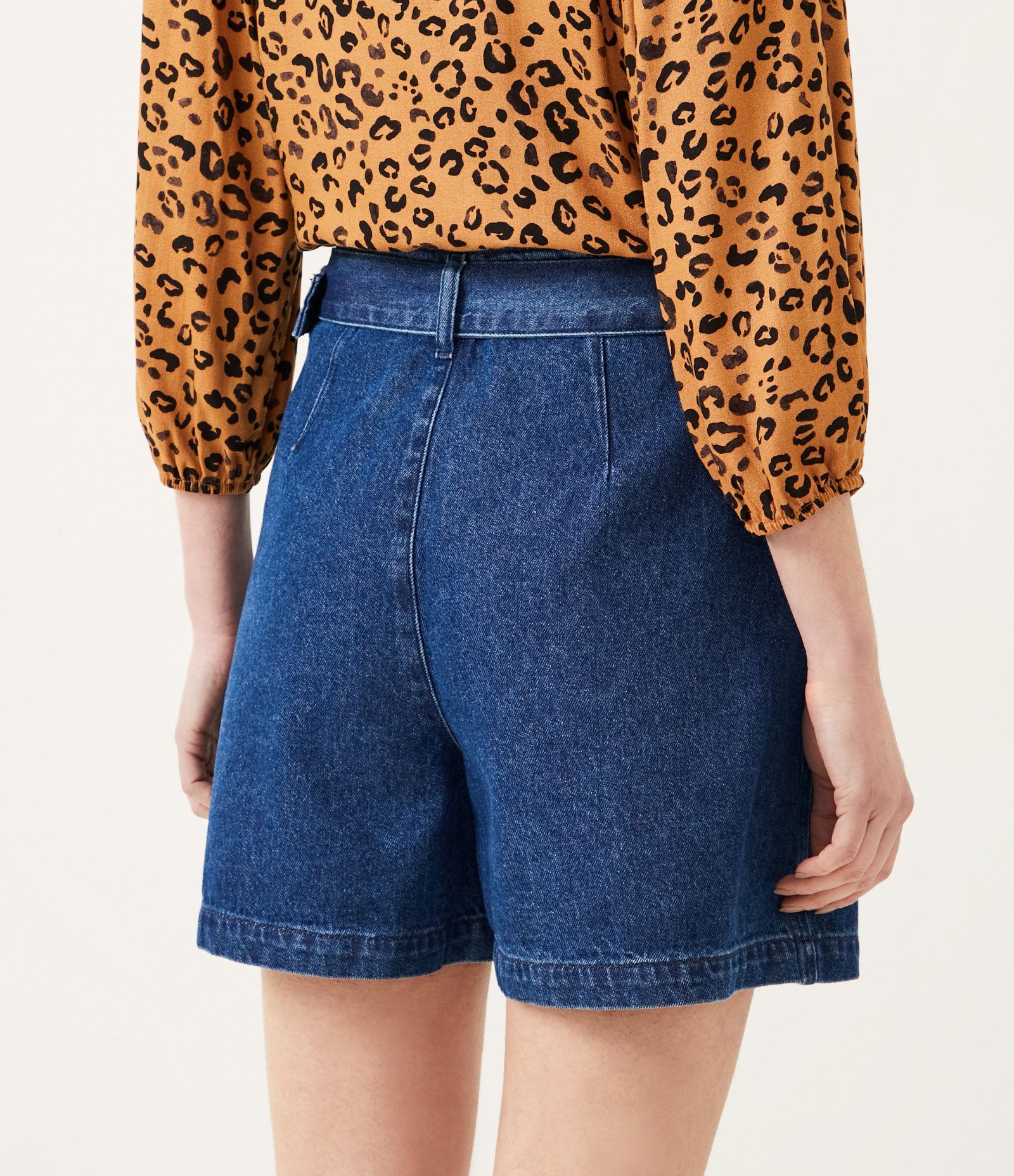 Short Mom Jeans com Cinto Faixa Azul 3