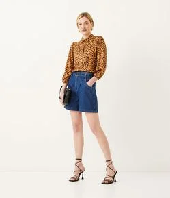 Short Mom Jeans com Cinto Faixa