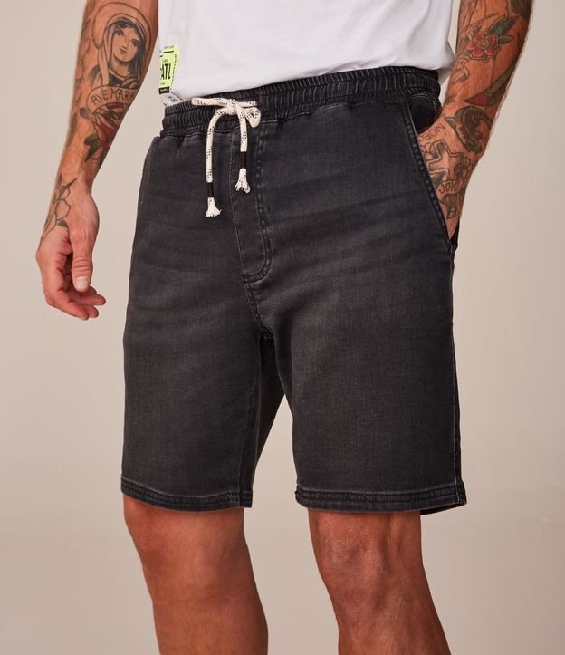 Bermuda Slim em Jeans com Cintura Elástica - Cor: Preto - Tamanho: M