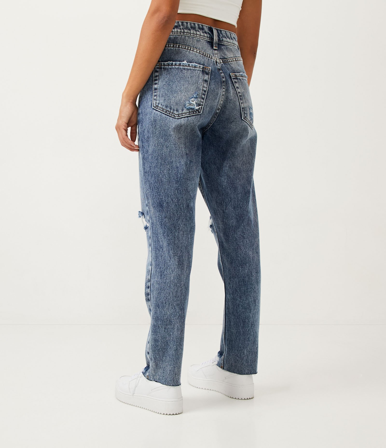 Calça Mom em Jeans Destroyed com Barra Rasgada Azul 3