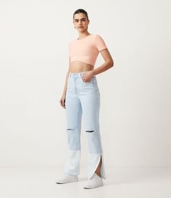 Calça Reta Cintura Alta em Jeans Delavê com Fendas e Barra Contrastante