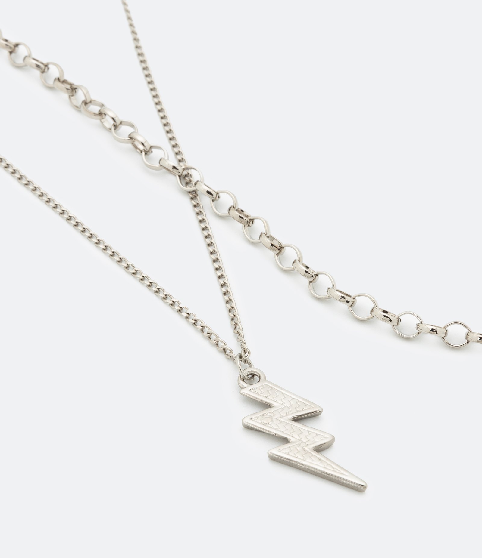 Colar Duplo com Corrente e Pingente de Raio Cinza 2