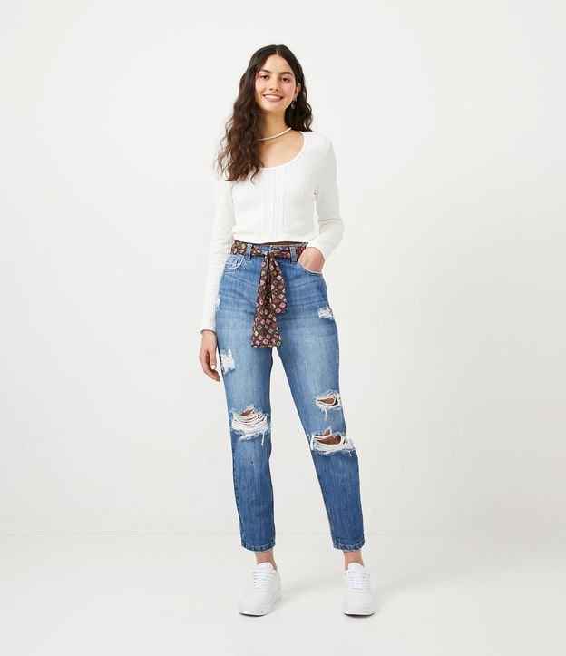 Calça Mom em Jeans com Cinto Lenço com Estampa Tropical
