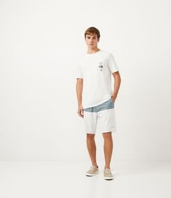 Bermuda com Cós Fixo e Estampa em Bloco de Cor