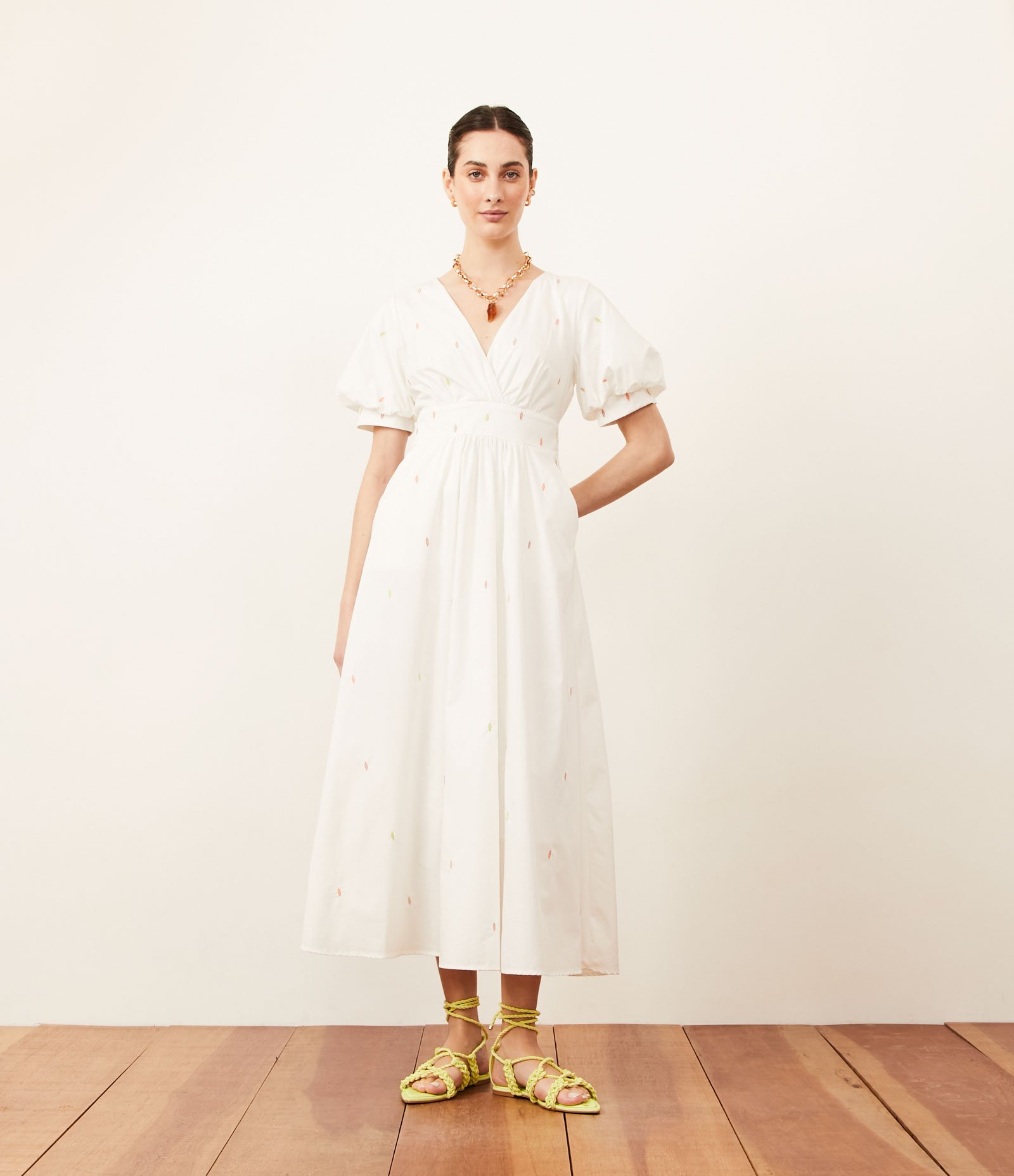 Vestido Midi em Tricoline com Bordados e Manga Bufante Branco 1
