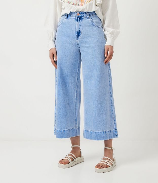 Pantalón Pantacourt en Jeans con 05 Bolsillos y Pespuntos Contrastantes Azul 3