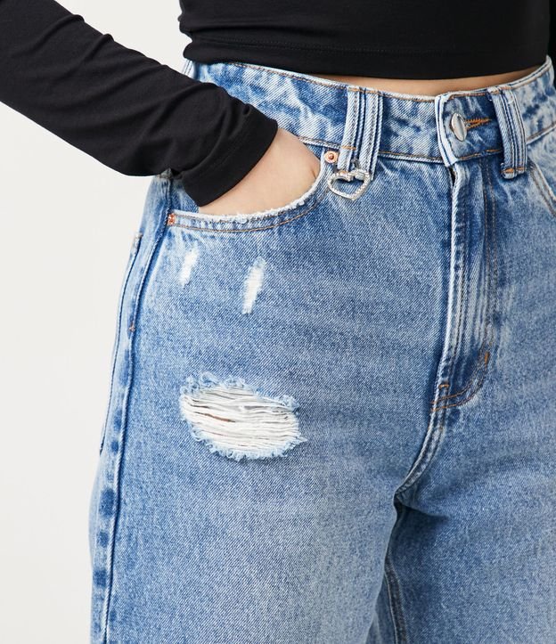 Pantalón Recto en Jeans con Deshilachados y Colgante de Corazón en Strass Azul 4