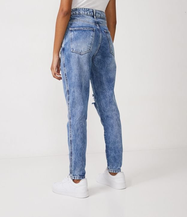 Calça Mom Cintura Alta em Jeans com Rasgos e Barra Dobrada Azul 3