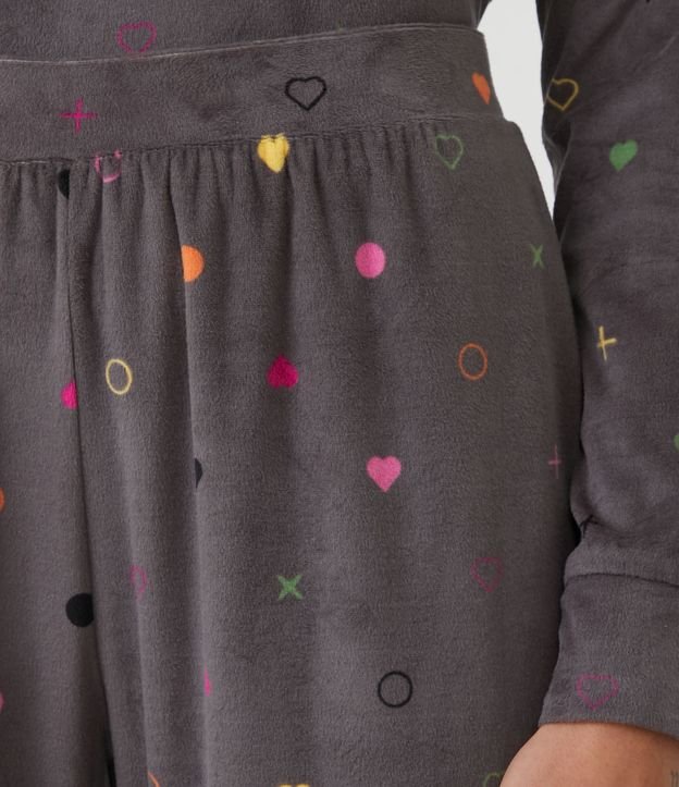 Pijama Largo en Plush con Estampado de Lunares y Corazón Gris 4
