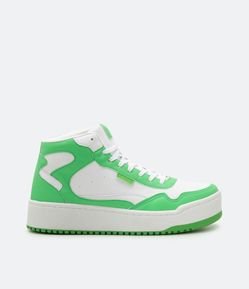 Tênis Cano Médio com Recortes Contrastantes