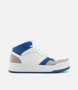 Tênis Abotinado com Recortes Contrastantes