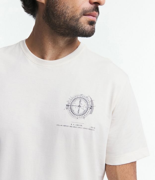 Camiseta Comfort em Algodão com Estampa de Bússola Bege 3