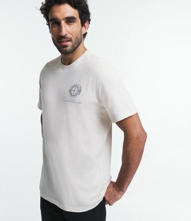 Camiseta Comfort em Algodão com Estampa de Bússola Bege 4