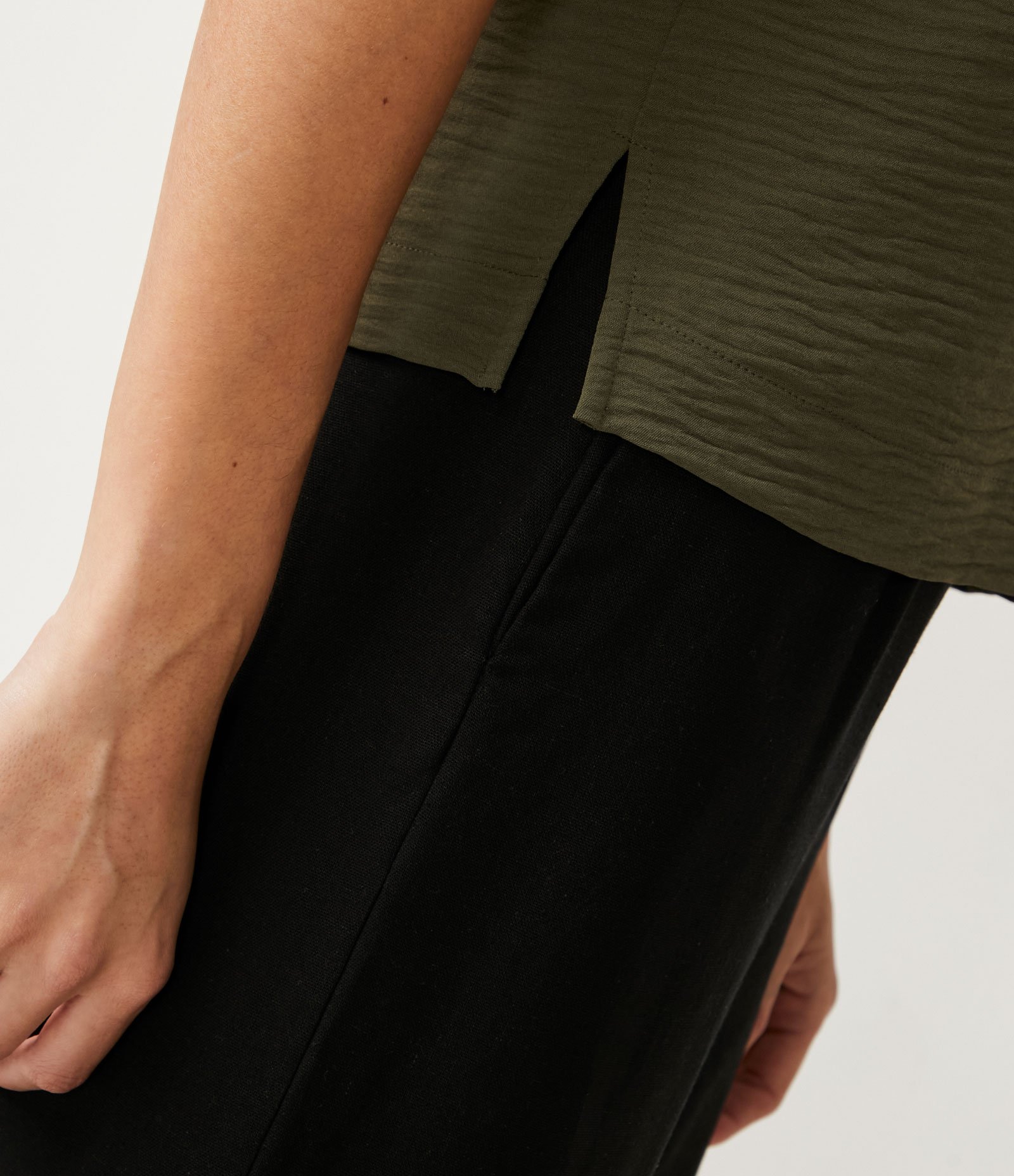 Blusa com Abertura nas Costas e Detalhes Pespontados 4