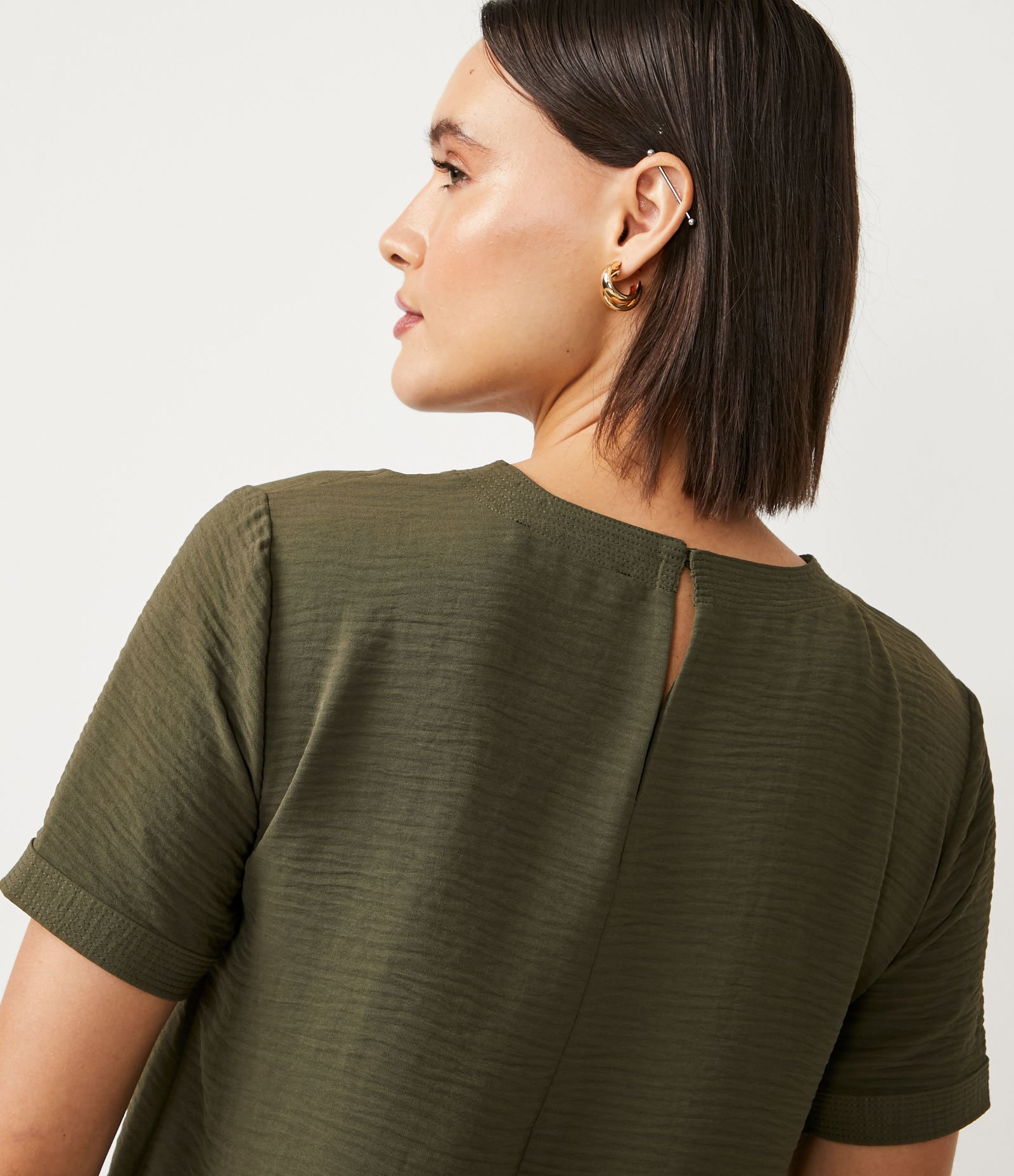 Blusa com Abertura nas Costas e Detalhes Pespontados 5