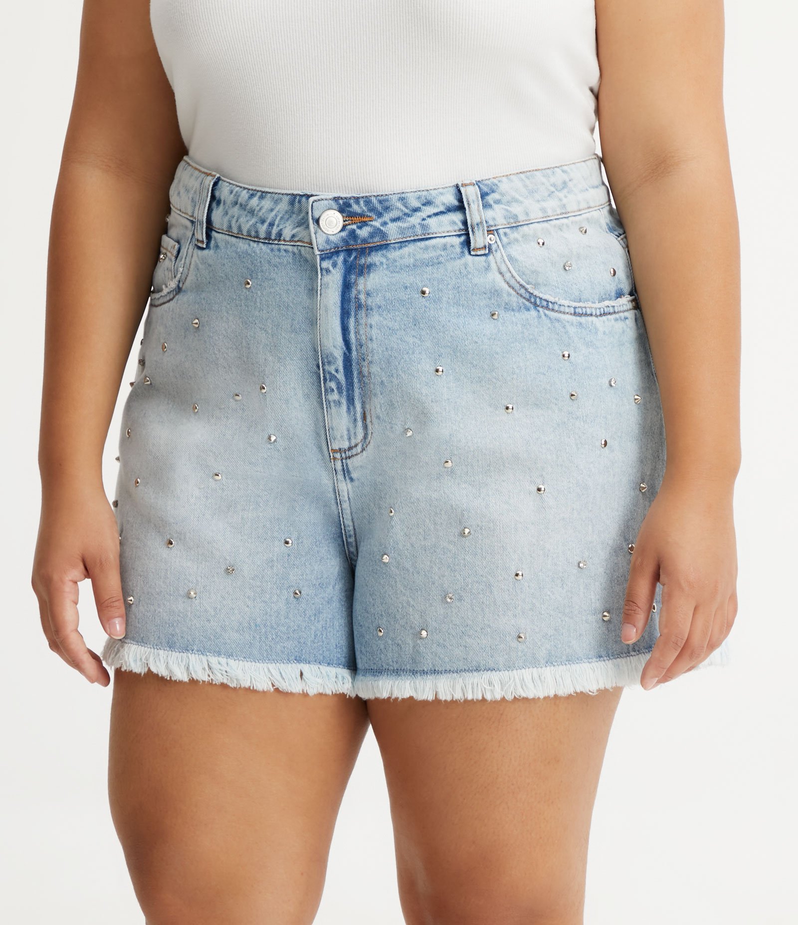 Short Boyfriend em Jeans com Tachas Aplicadas e Barra Desfiada Curve & Plus Size Azul 2