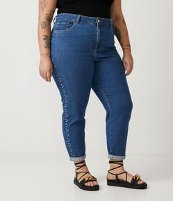 Calça Mom Jeans com Barra Dobrada e Strass Aplicado Curve & Plus Size