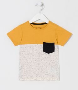 Camiseta Infantil com Recortes e Bolsinho - Tam 1 a 5 anos